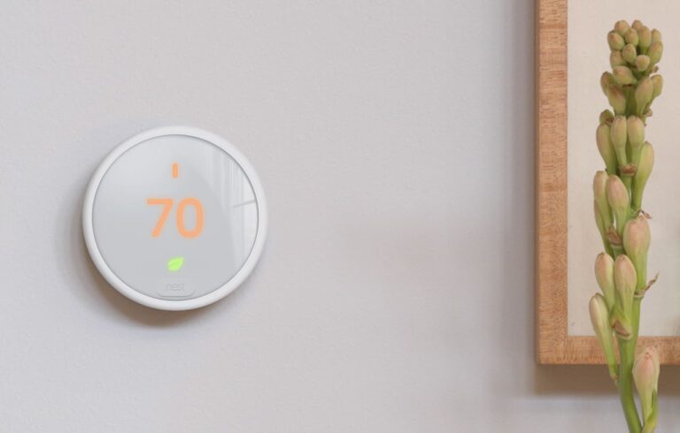 Nest thermostat blinking red