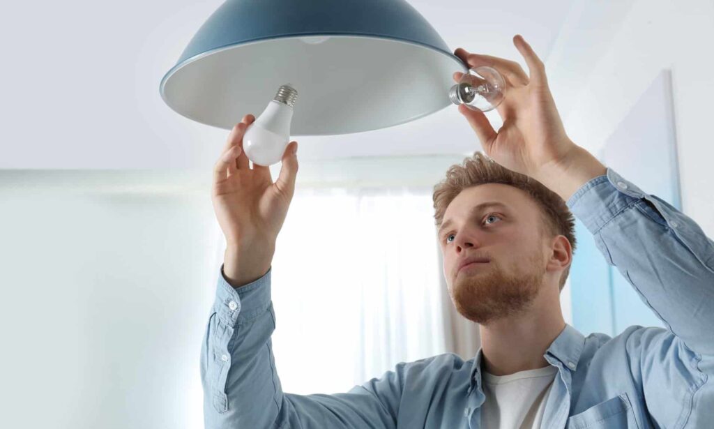 tightening the dimmable led bulb