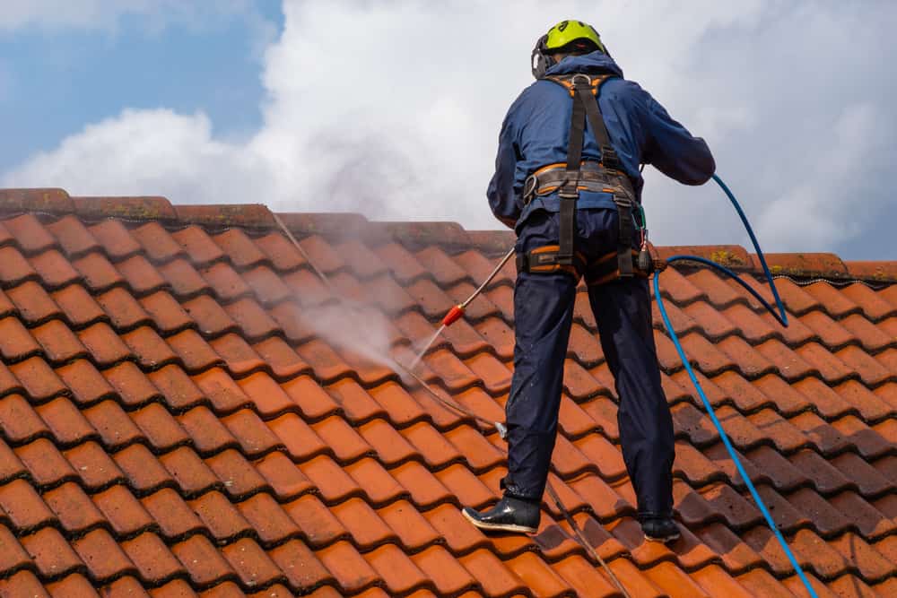 cleaning roof